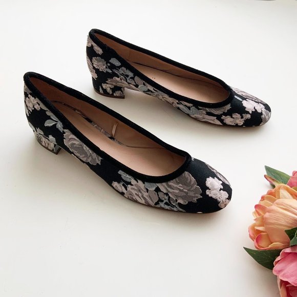 ZARA TRAFALUC Size 38 EU Black and Grey Floral Fabric Low Block Heel Pumps - Picture 2 of 5